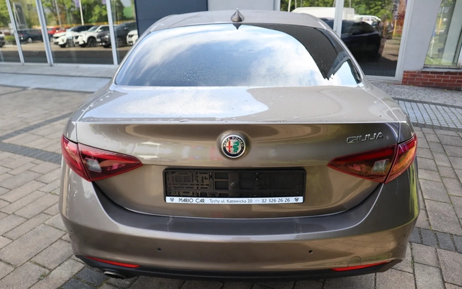 Alfa Romeo Giulia cena 99900 przebieg: 67876, rok produkcji 2018 z Tychy małe 211